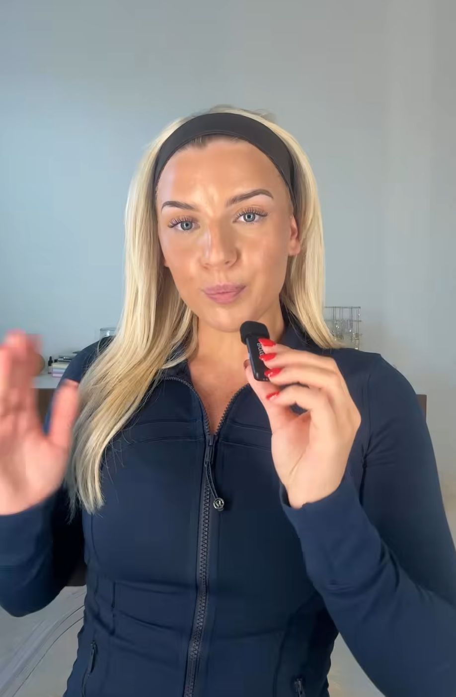 Neea Laaksonen videotervehdyksessä